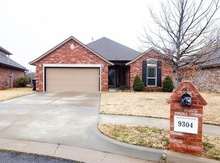 9304 NW 76th St, Yukon, OK 73099
