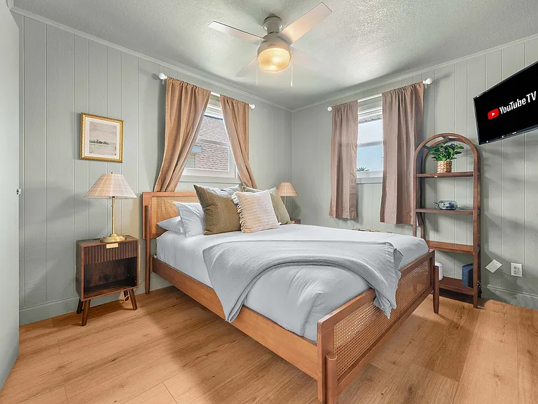 108 Zamora St — Photo 31