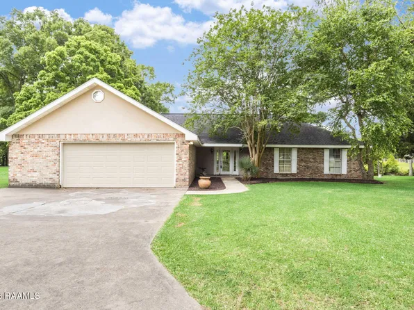 1004 Hugh Dr, Saint Martinville, LA 70582