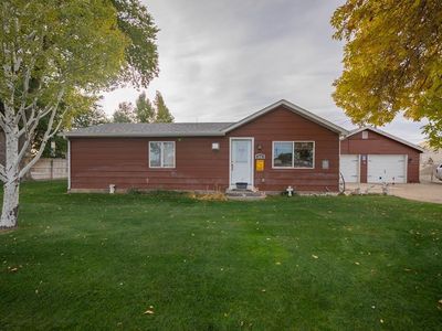 868 E North, Powell, WY, 82435