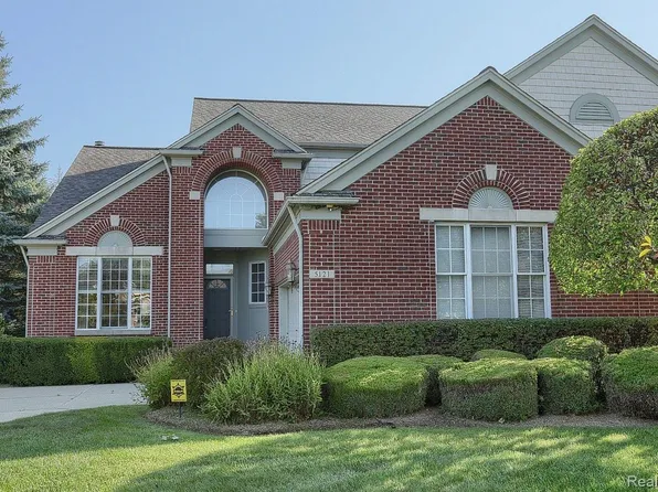 5121 Belmonte Dr, Rochester, MI 48306