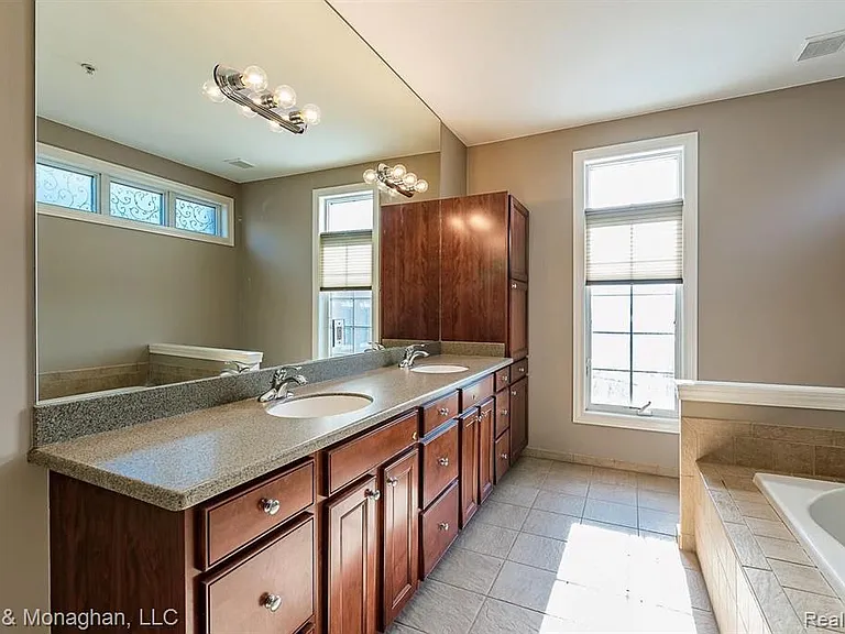 2210 Attard — Photo 22