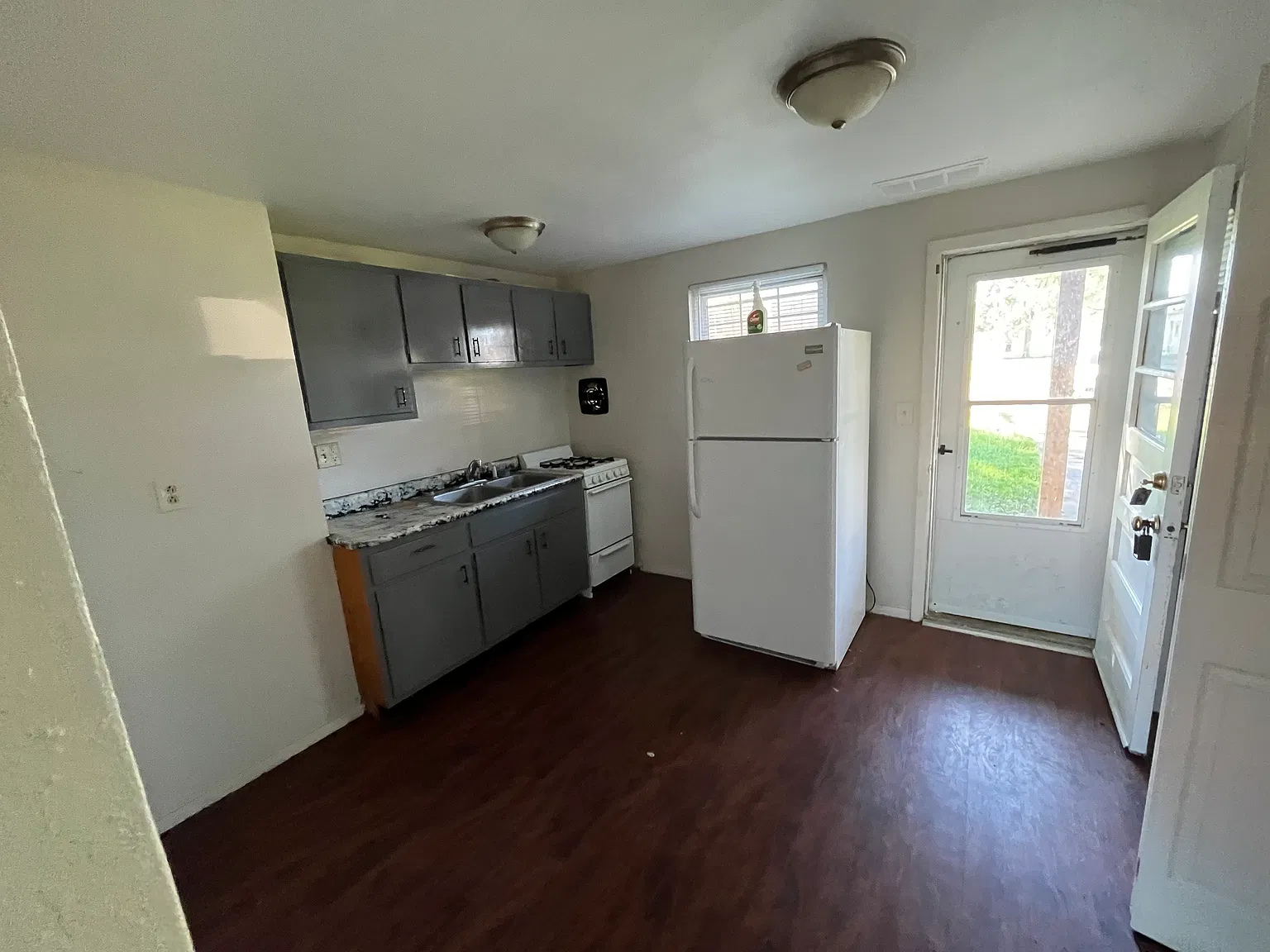 2 bed, 900 sqft, $1,000 — Photo 2