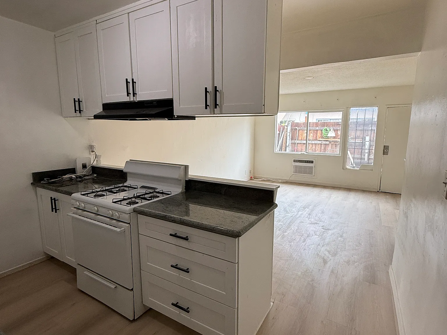 2 bed, 900 sqft, $2,400 — Photo 4
