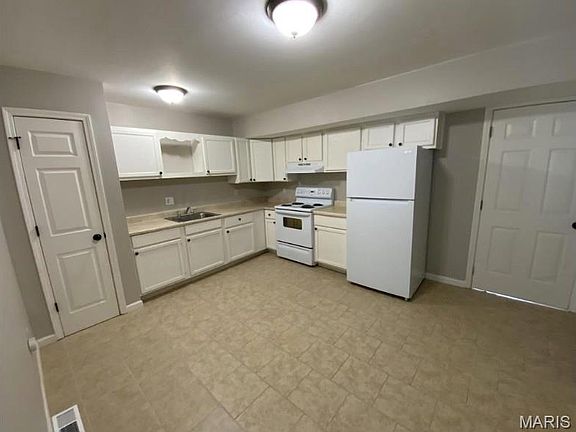 3rd image of 10539 Renfrew Dr