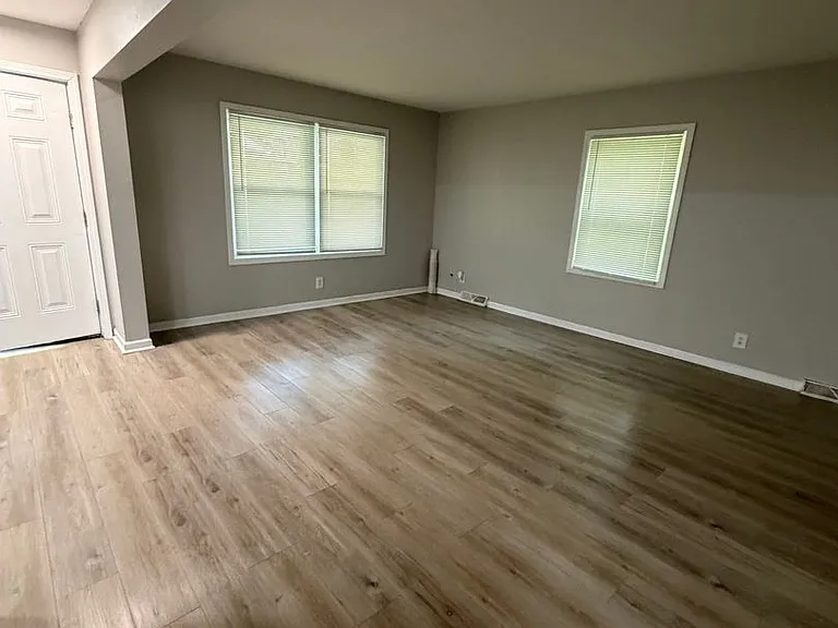 2410 Adams St — Photo 10