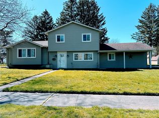 52 Stoneridge Dr, Rochester, NY 14615