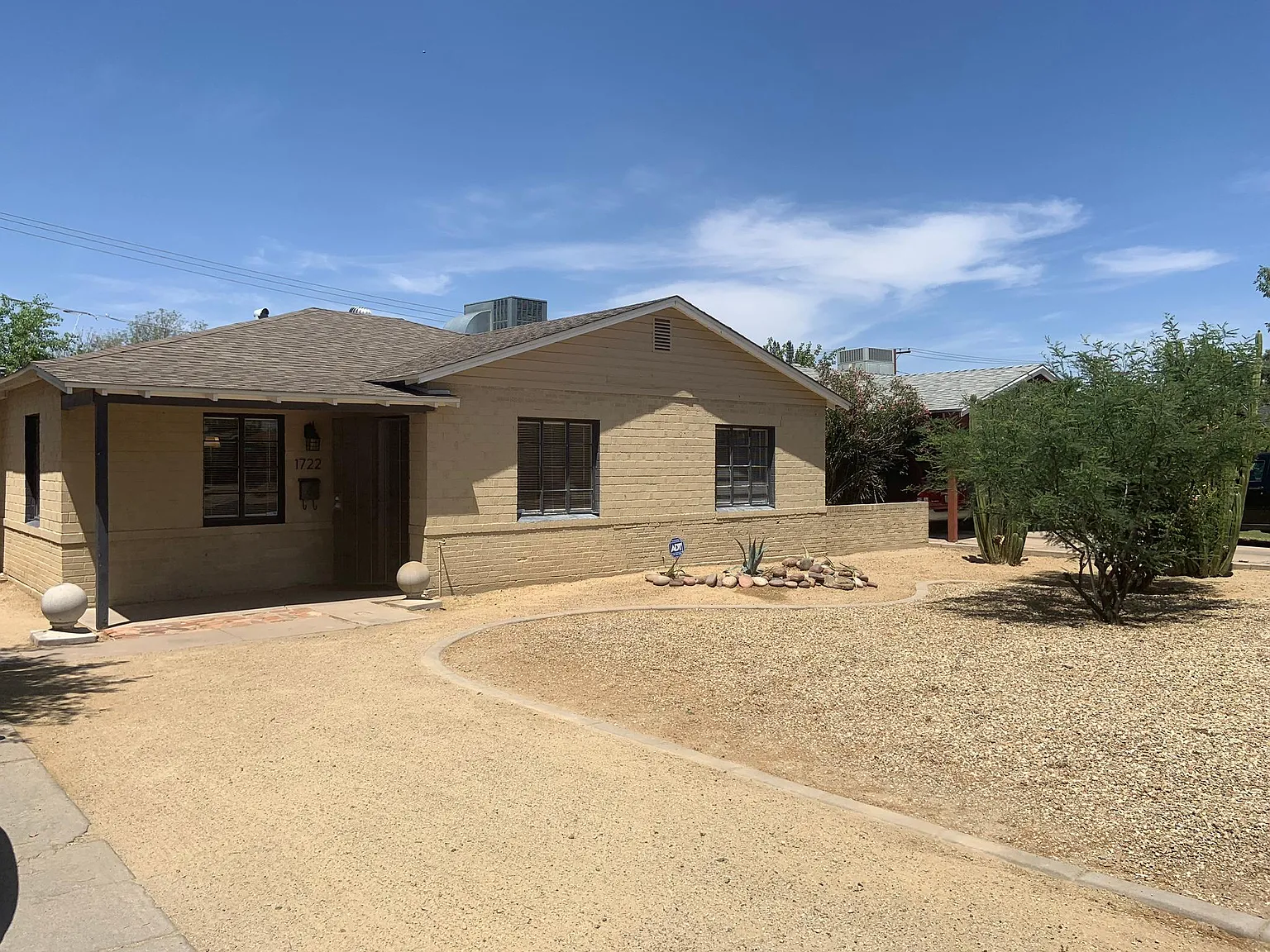 3 bed, 1250 sqft, $1,999 — Photo 1