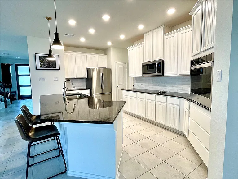 321 Sweet Autumn Dr — Photo 3