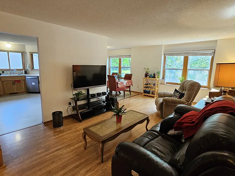 5140 Cottonwood Ln N — Photo 9