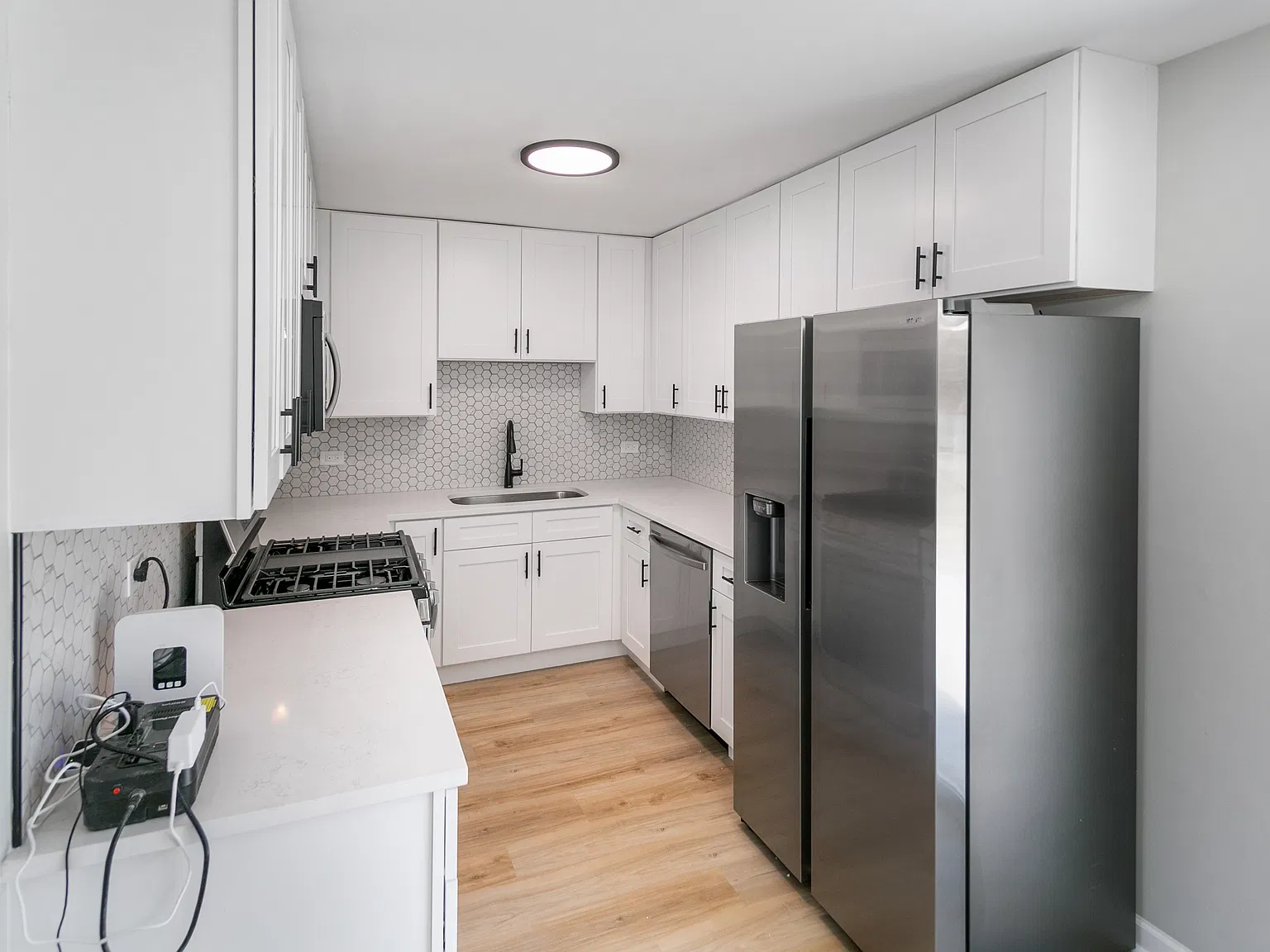 3 bed, 1600 sqft, $2,600 — Photo 3