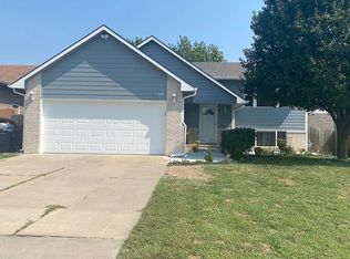 716 S Red Oaks Cir, Wichita, KS 67207
