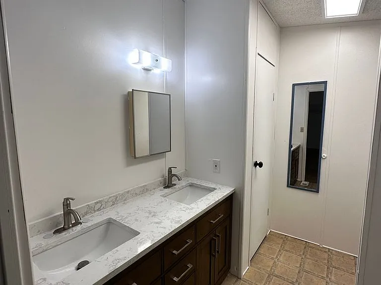 2381 E Butler Ave — Photo 9