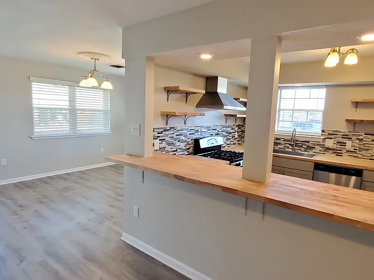 8700 Fulton St — Photo 13