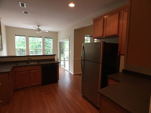 3rd image of 804 Bartlett Cir