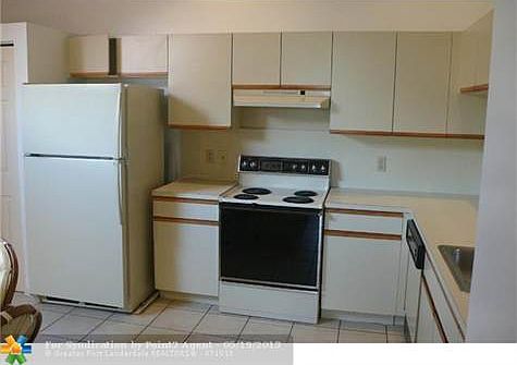 3rd image of 7789 Lexington Club Blvd APT B