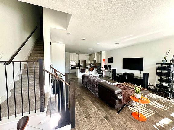 5th image of 430 Bonfield Dr