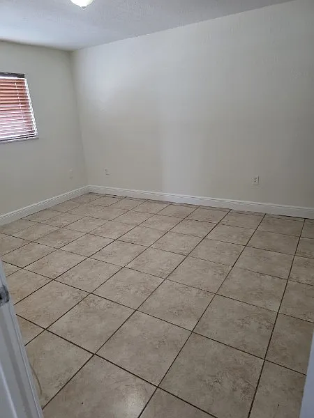3 bed, 1080 sqft, $2,400 — Photo 3