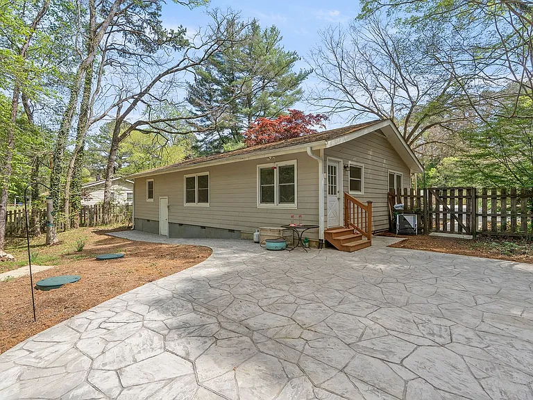 8907 Rollingwood Rd — Photo 13