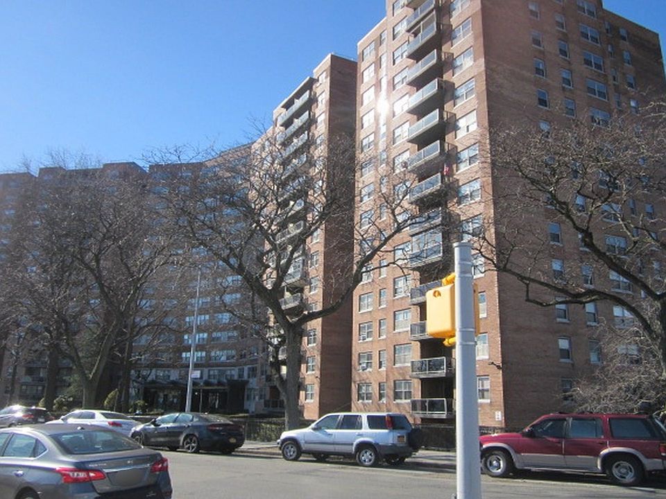 2nd image of 6120 Grand Central Pkwy APT A1006