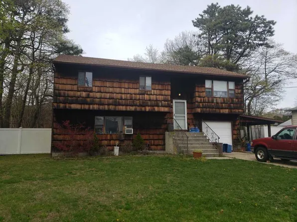 39 Magaw Pl, West Babylon, NY 11704