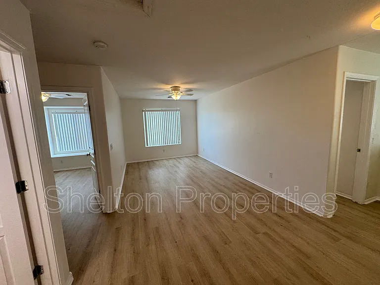 17229 W Caribbean Ln — Photo 8