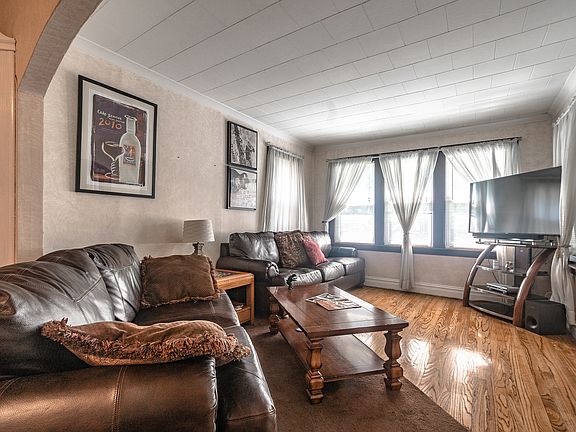 3rd image of 10429 S Lacrosse Ave