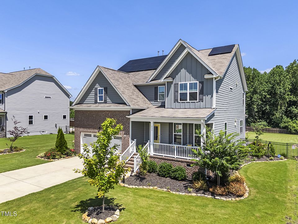 1st image of 233 Lily Oak Dr