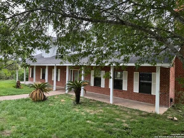755 County Road 480, Castroville, TX 78009