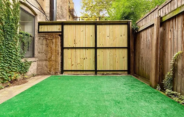 Rented by Mossanen Group | media 4