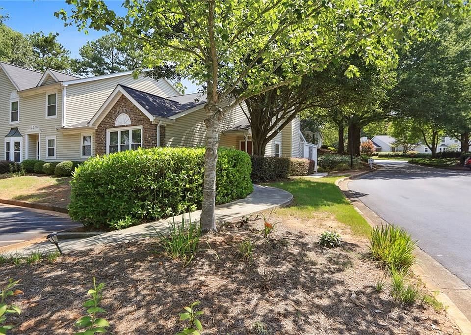 1st image of 124 Hampshire Ct