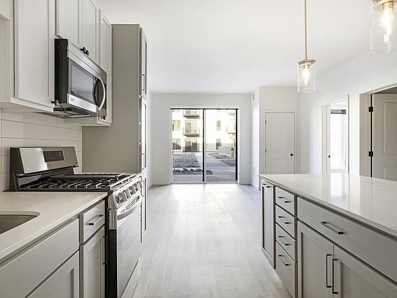 2nd image of 3510 Beltline Blvd #436