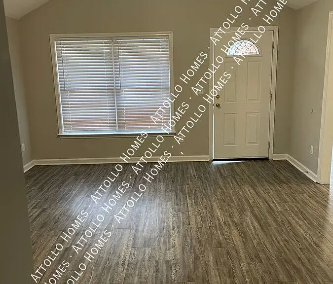 16427 Waterbury Ln — Photo 3