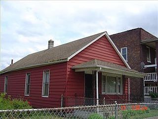 2nd image of 3915 Drummond St