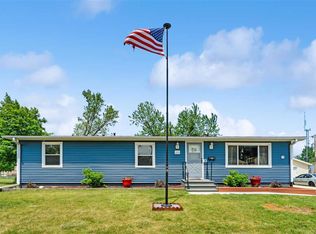 1026 Eisenhower Rd, Hiawatha, IA 52233
