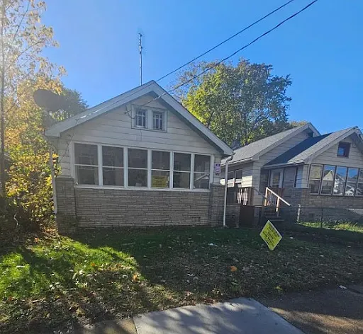 820 E Virginia Ave