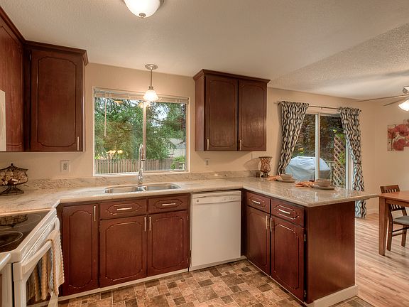 3rd image of 15826 96th Avenue Ct E
