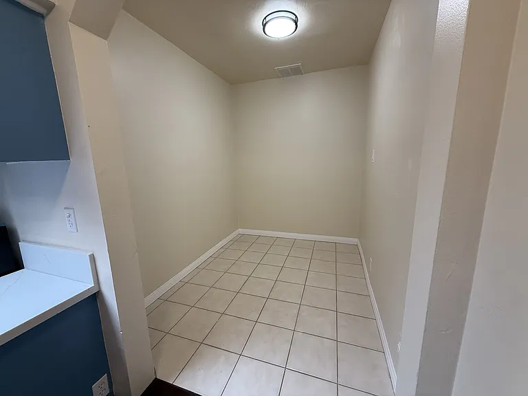 1146 S Ditmar St — Photo 4
