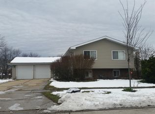 1460 Ashley Rd, Hoffman Estates, IL 60169