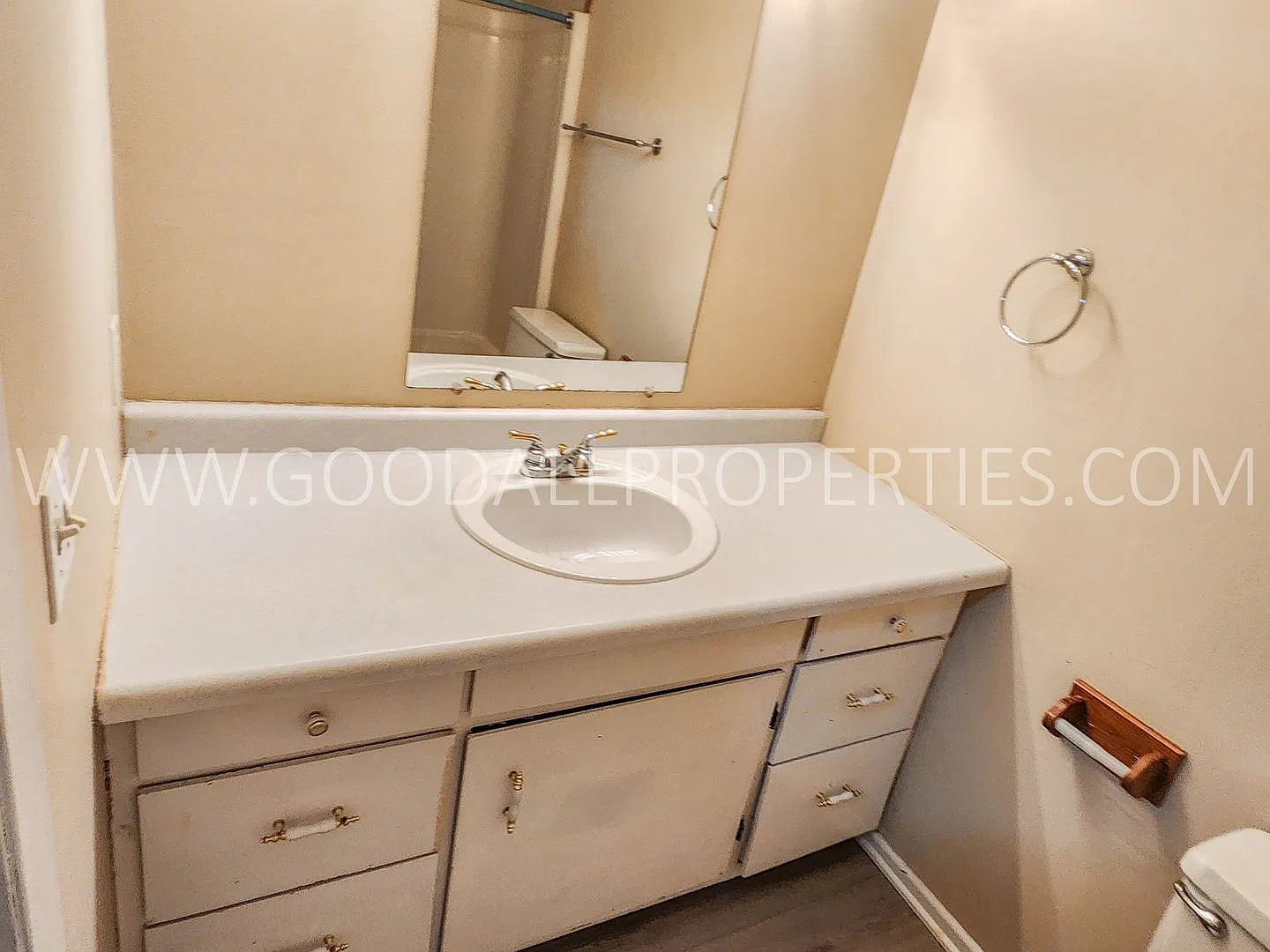 2 Bedroom Ankeny Condo with Garage & Deck — Photo 4