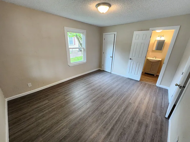 2345 N Prospect Ave — Photo 14