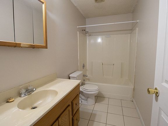 5th image of 3604 Greeley Dr #A & B
