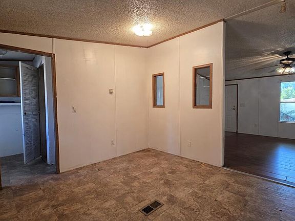 5th image of 904 W 1st St