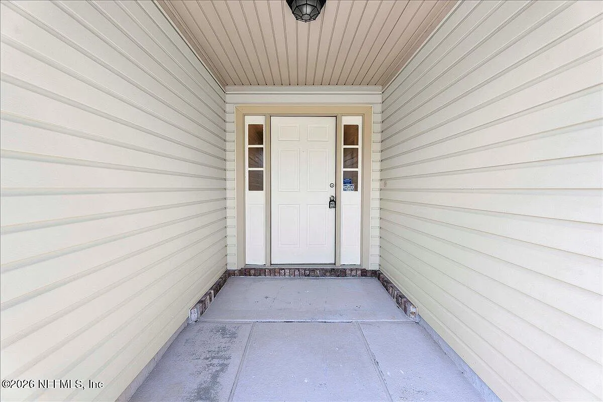 3 bed, 2.0 bath, 1807 sqft, $2,400 — Photo 2