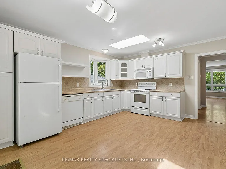 782 Hastings Ave — Photo 23