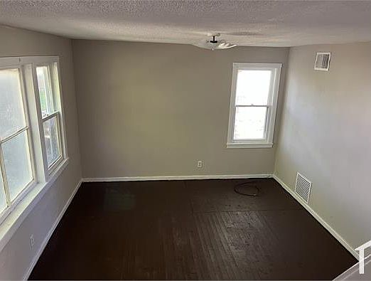 3rd image of 33517 Berville Ct
