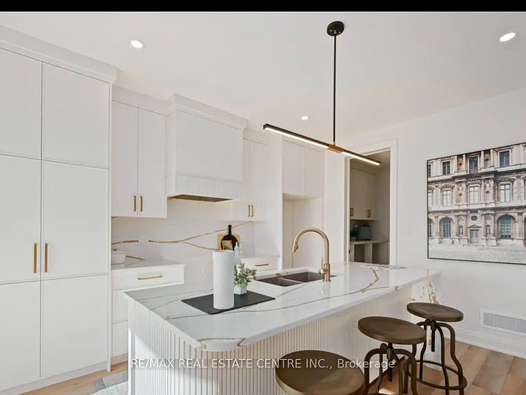 49 Lucas Rd #UPPER ONLY — Photo 8