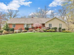 102 Deerfield Ln N, Pleasantville, NY 10570