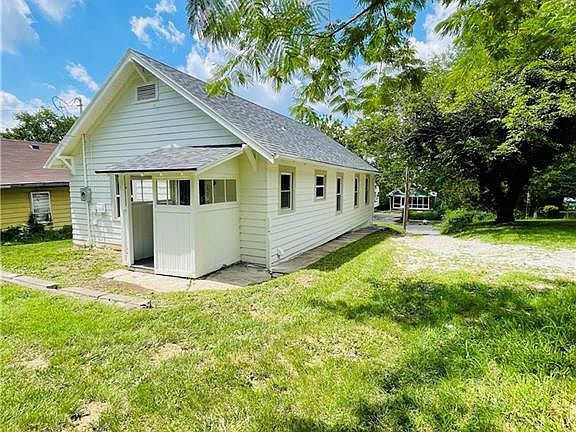 5th image of 5111 Woodland Ave