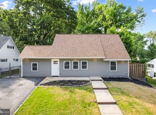 21 Peppermint Rd, Levittown, PA 19056